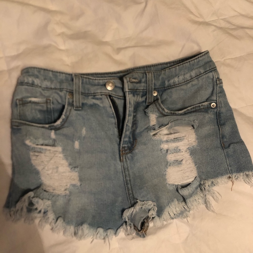 LIGHT WASH HIGH WAISTED JEAN SHORTS
